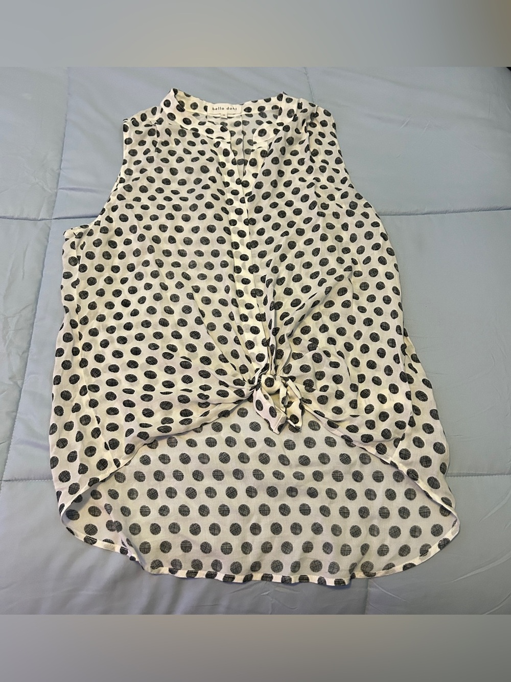 Bella Polkadots Dahl Sleeveless Button Up Top Women’s Medium